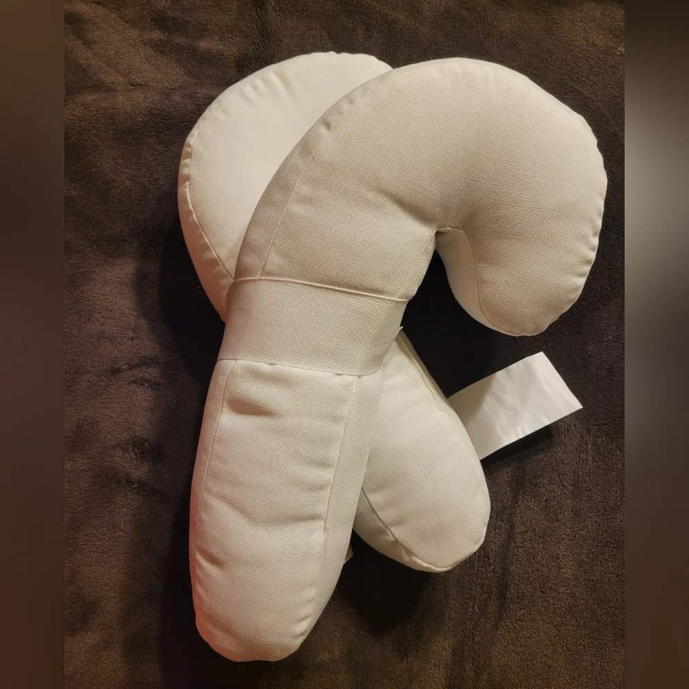 🌲 NWT Cupcakes and Cashmere Peppermint Christmas Candy Cane pillows